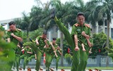 Xem lực lượng công an thi điều lệnh, sử dụng võ thuật chiến đấu